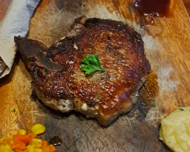 BOCA signature dishes Boneless Korean Fried Chicken Fondue
Australian Brisket Roast Beef
Maple Glazed Bacon Chop